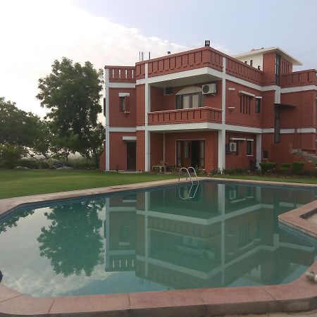 Nature Lovers Farm Hotel Gurgaon Eksteriør billede