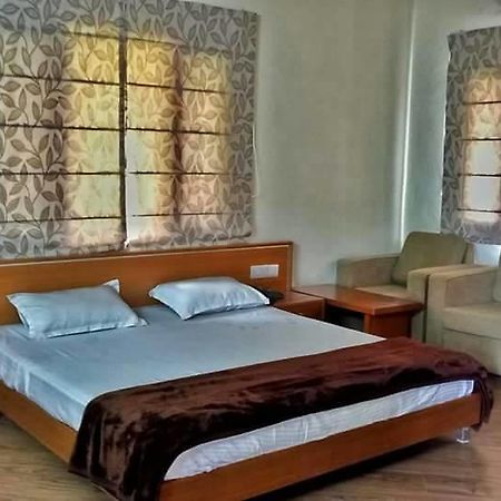 Nature Lovers Farm Hotel Gurgaon Eksteriør billede