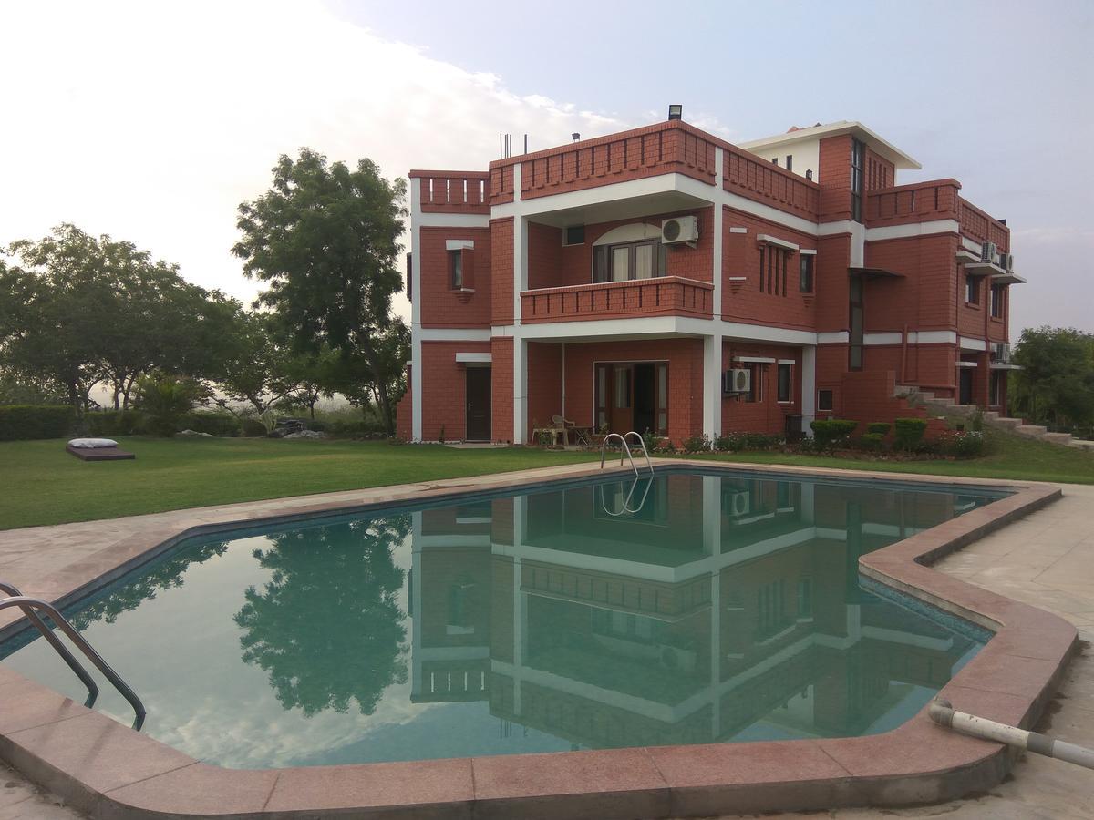 Nature Lovers Farm Hotel Gurgaon Eksteriør billede
